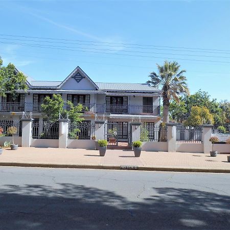 Oakwood Lodge บลูมฟอนเทน ภายนอก รูปภาพ The main building of the school